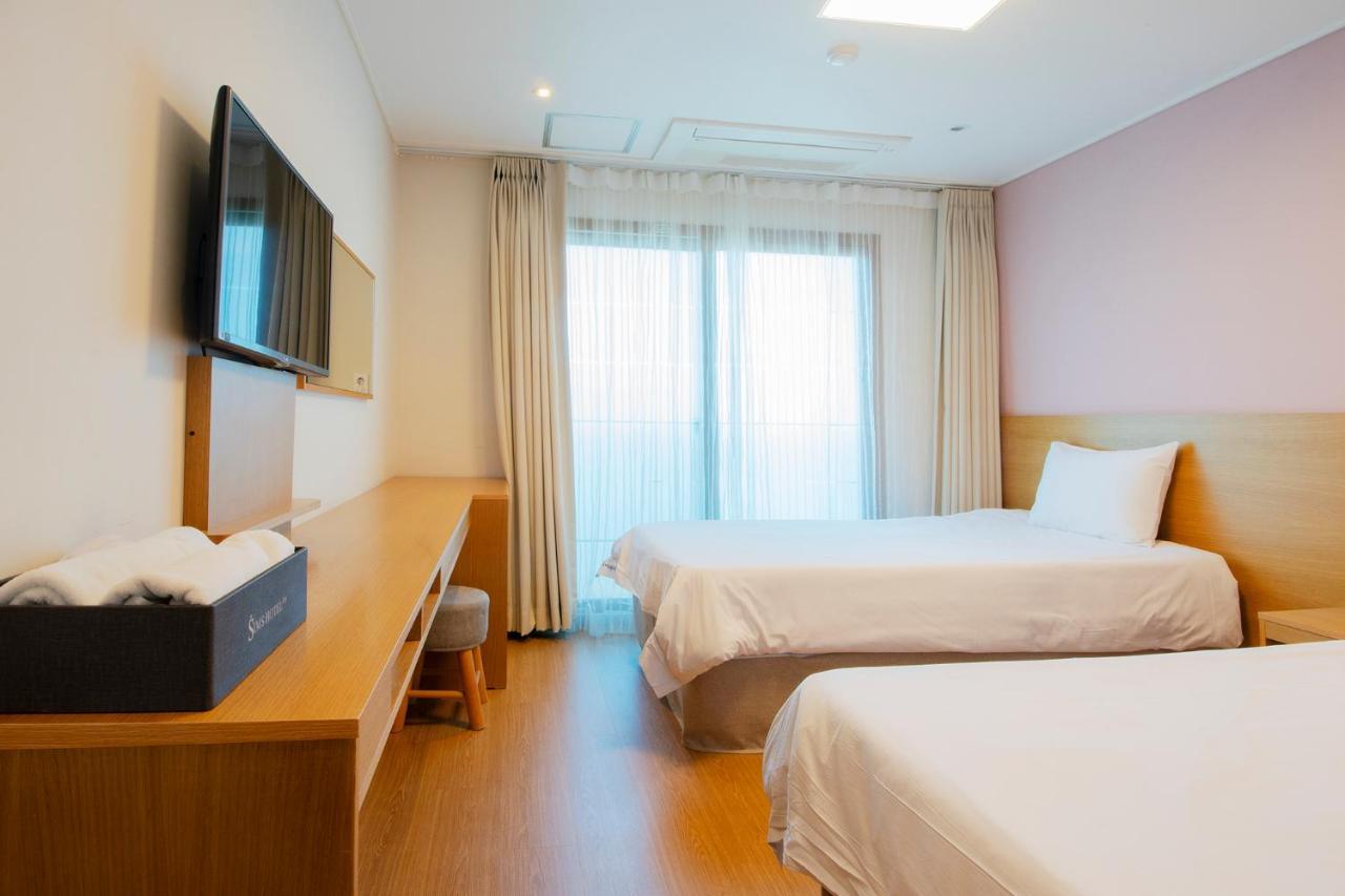 Sims Hotel Jeju Exterior foto