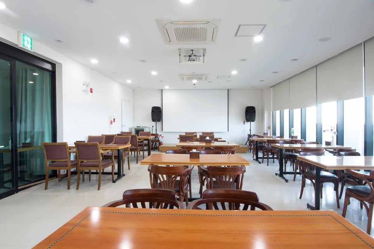Sims Hotel Jeju Exterior foto